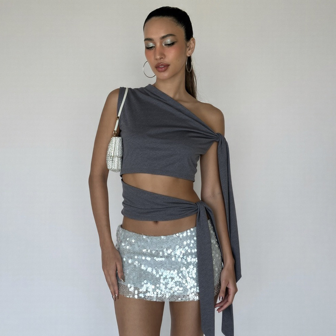 2025年春のレディースファッション：オフショルダーでセクシ - Crossfit Belt のレビューと価格